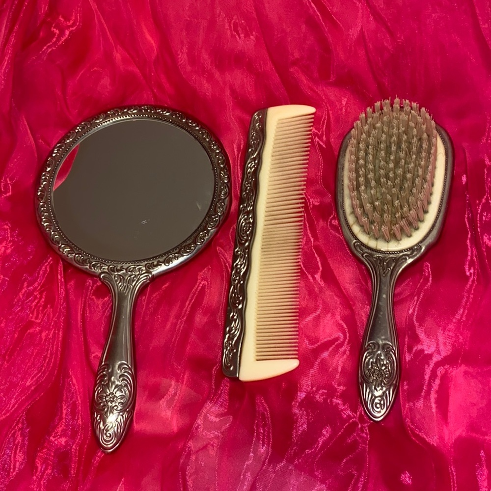 🎈🎈🎈Vintage Comb, Brush & Mirror Set🎈🎈🎈